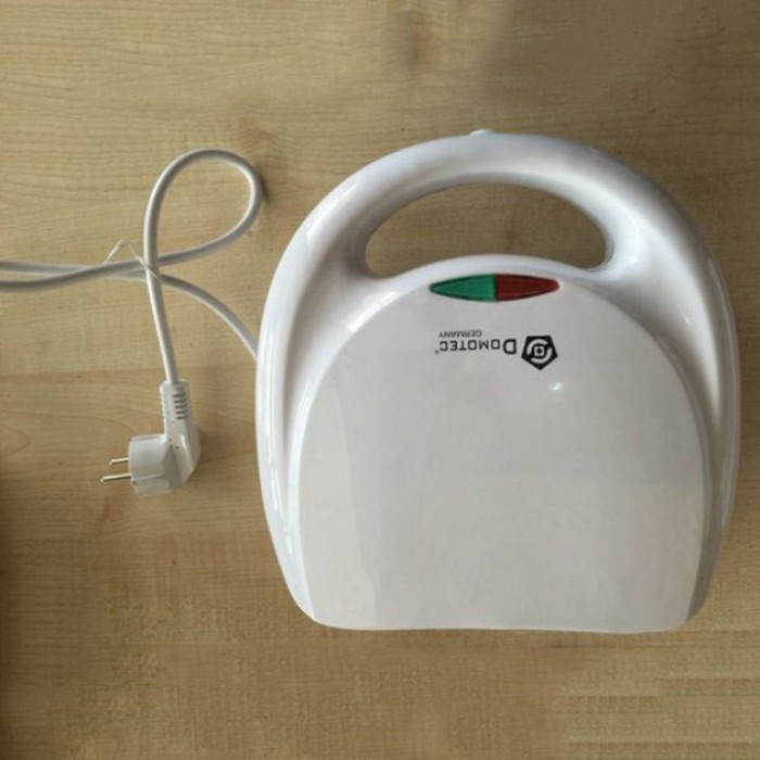 Вафлі домашні у вафельниці електричній Domotec Germany KB-888, Побутова вафельниця VA-96