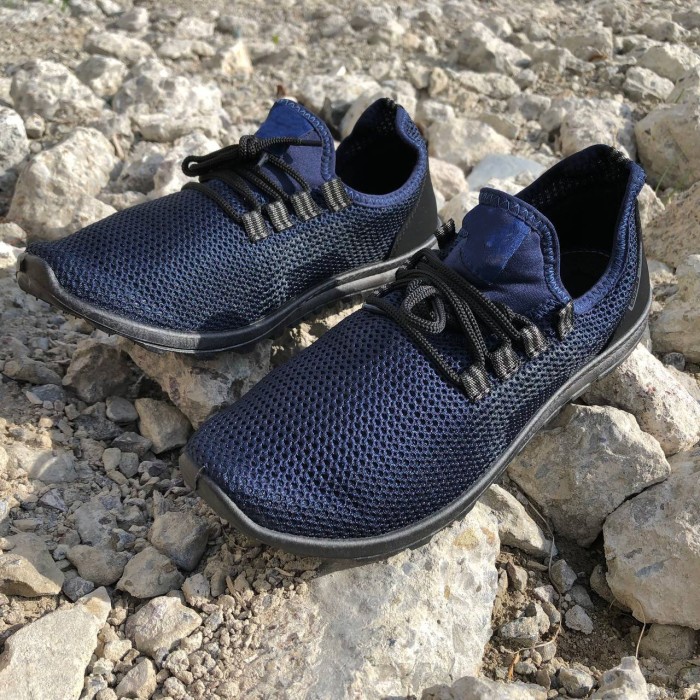 Чоловічі кросівки сітка чорні 40, М'які кросівки з тканини чорні Легкі літні текстильні OU-18