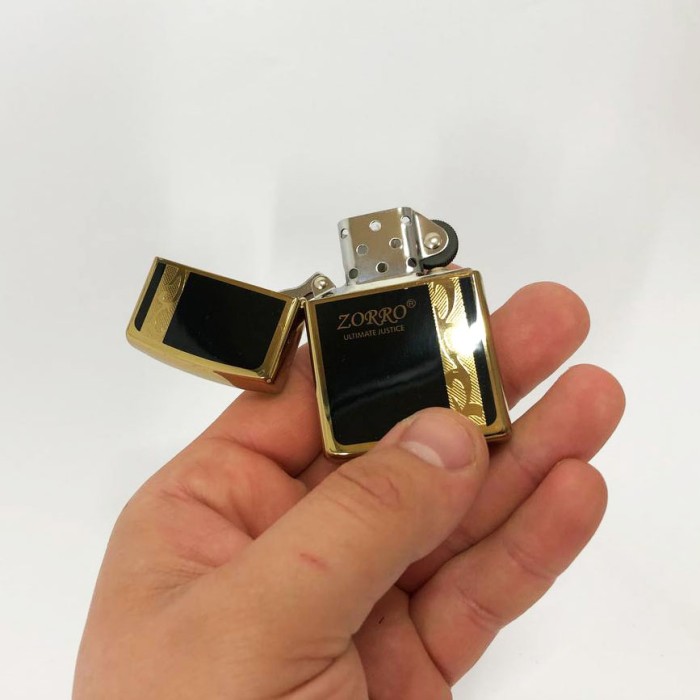 Стильна запальничка в подарунок Zorro, Подарункові прикольні запальнички, Запальнички бензинові KI-21