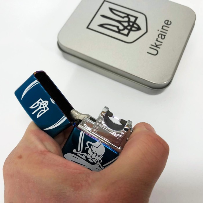 Топ запальничок з USB-зарядкою HL-449, Запальничка в подарунковому футлярі, Запальничка CJ-533 на зарядці