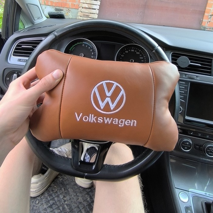 Оригінальний подарунок автомобілісту Volkswagen, Подушки з логотипом від виробника AY-46