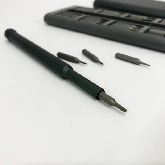 Набір прецизійних викруток з ручкою 48 в 1 у металевому футлярі XE-35