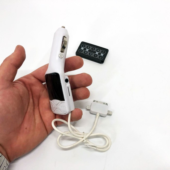 Bluetooth через прикурювач, Передавач для автомобільного радіо з Bluetooth, Кращий fm трансмітер CW-88