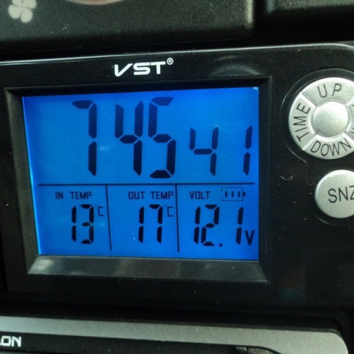 Годинник автомобільний електронні автогодинник VST-7048V для ВАЗ з вольтметром, температурою UX-39