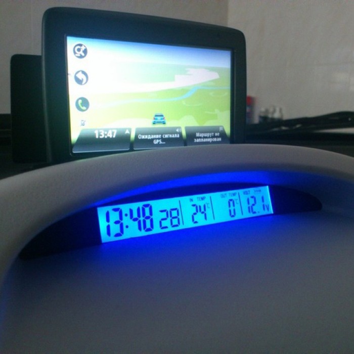 Автомобильные часы с подсветкой VST-7013V вольтметр, 2 термометра Авточасы с выносным термометром UQ-50