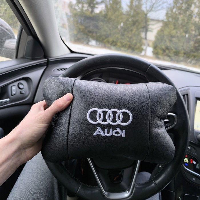 Подушка підголівник для подорожей Audi Ауди 1шт, Подарунок в машину чоловікові, Авто подушки в машину TW-45