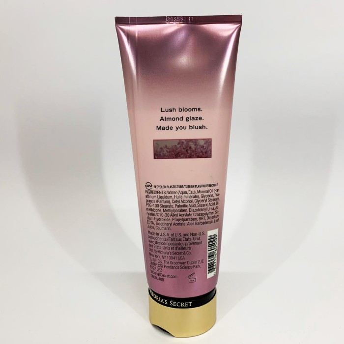 Лосьйон для тіла Victoria's Secret Velvet Petals 236 ZG-116 мл Original