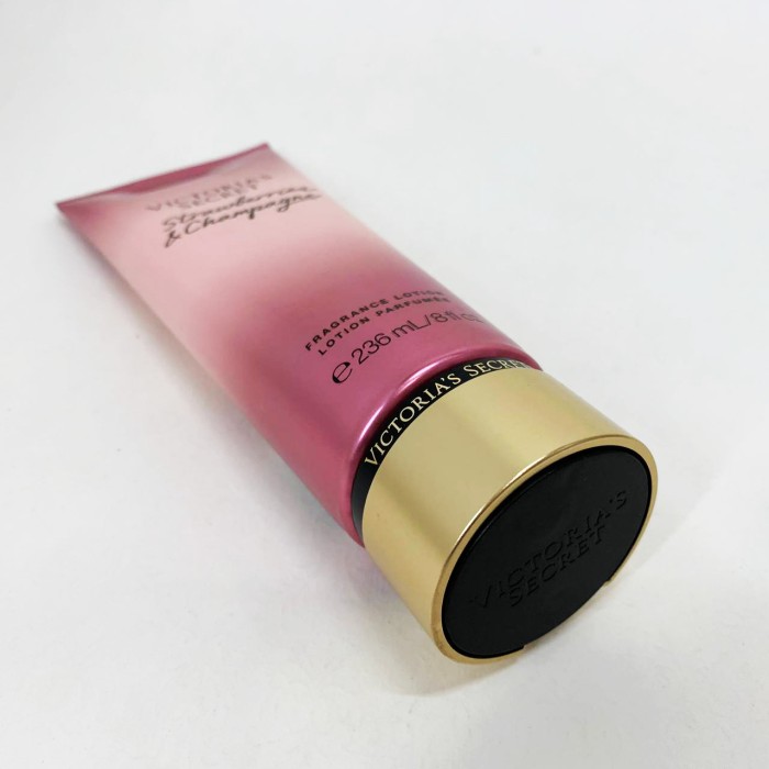 Лосьйон для тіла Victoria's Secret Strawberries Champagne 236 мл Original XV-18