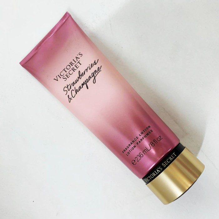 Лосьйон для тіла Victoria's Secret Strawberries Champagne 236 мл Original PY-34