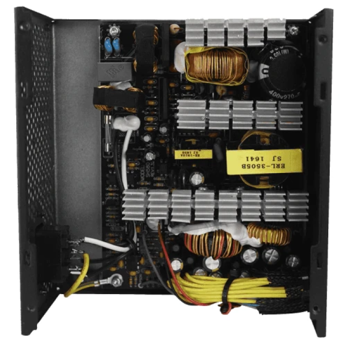 Блок живлення GameMax GE-700 потужністю 700 Вт