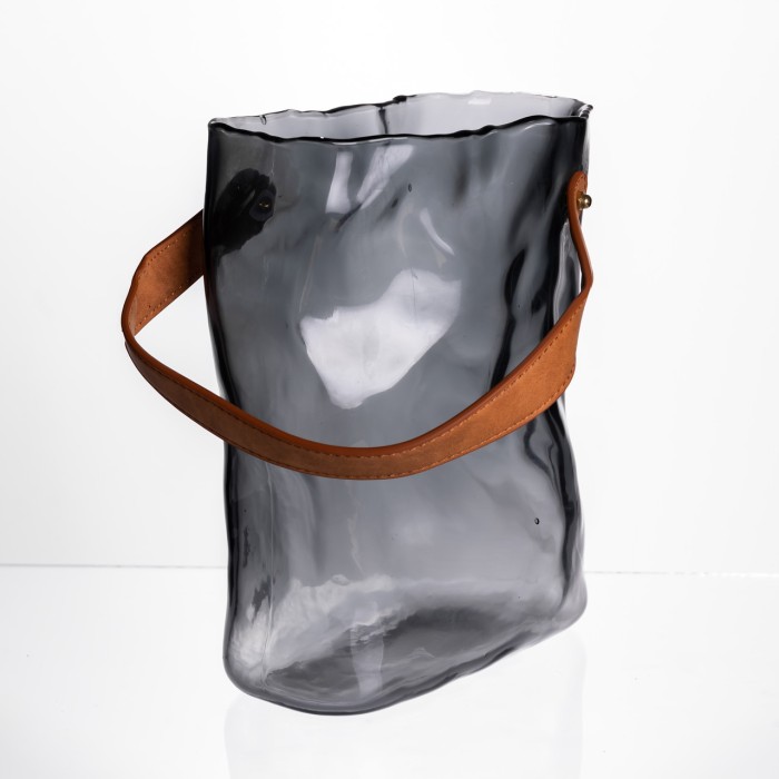 Подарункова скляна ваза сумочка з ручкою 18×9×25 (см) декоративна Сірий HP-19-157-2 (33178)