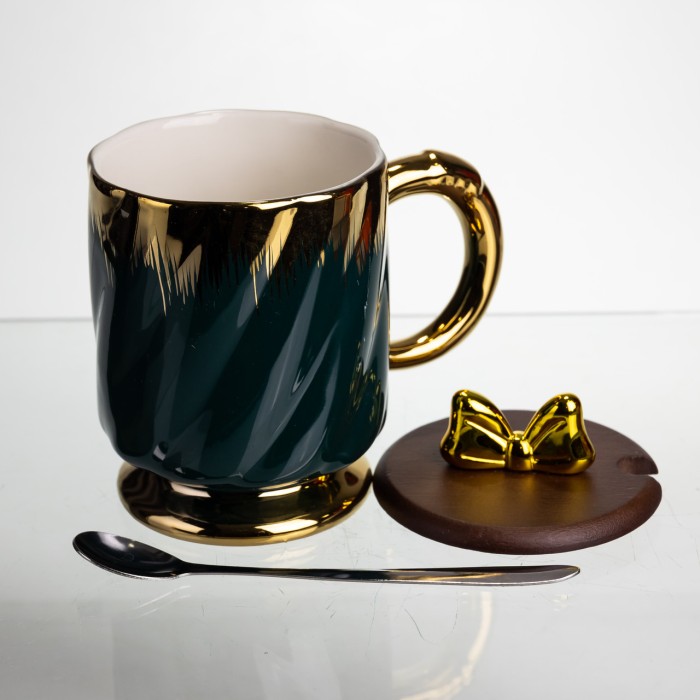 Новорічна порцелянова чашка «Золотий Вихор» 450 мл з кришкою і ложкою Yiwu FM-23A (89218)