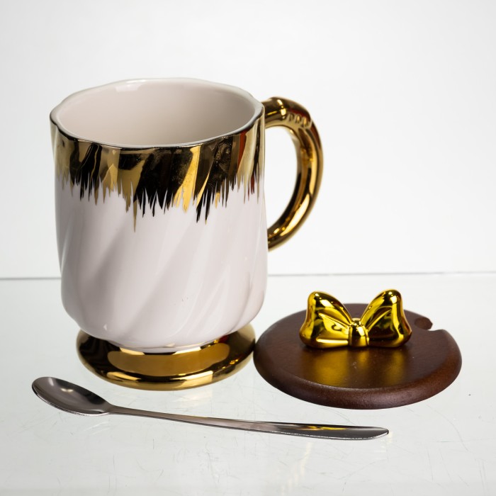 Новорічна порцелянова чашка «Золотий Вихор» 450 мл з кришкою і ложкою Yiwu FM-23D (60315)