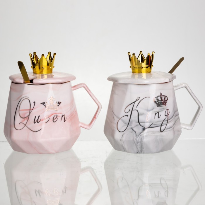 Набір парних порцелянових чашок Queen&King 2 (шт) по 400 (мл) чашки на подарунок із кришкою та ложкою FM-30 (20987)