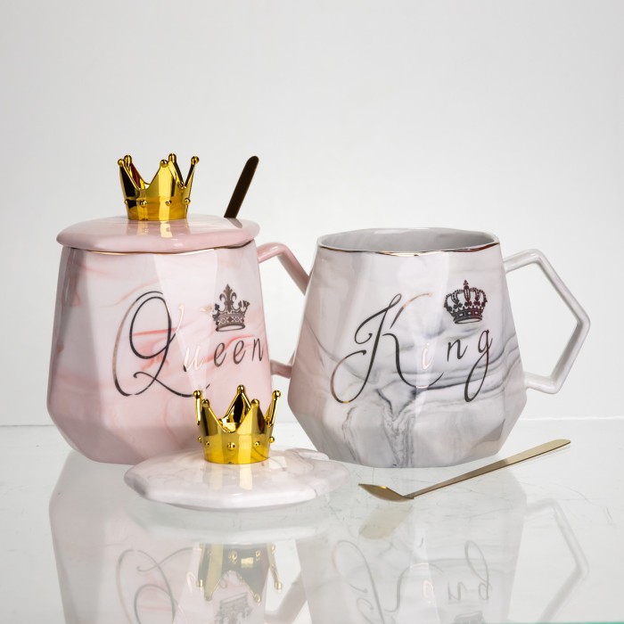 Набір парних порцелянових чашок Queen&King 2 (шт) по 400 (мл) чашки на подарунок із кришкою та ложкою FM-30 (20987)
