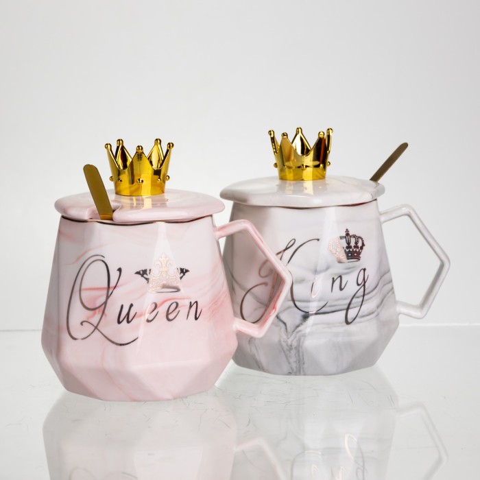 Набір парних порцелянових чашок Queen&King 2 (шт) по 400 (мл) чашки на подарунок із кришкою та ложкою FM-30 (20987)