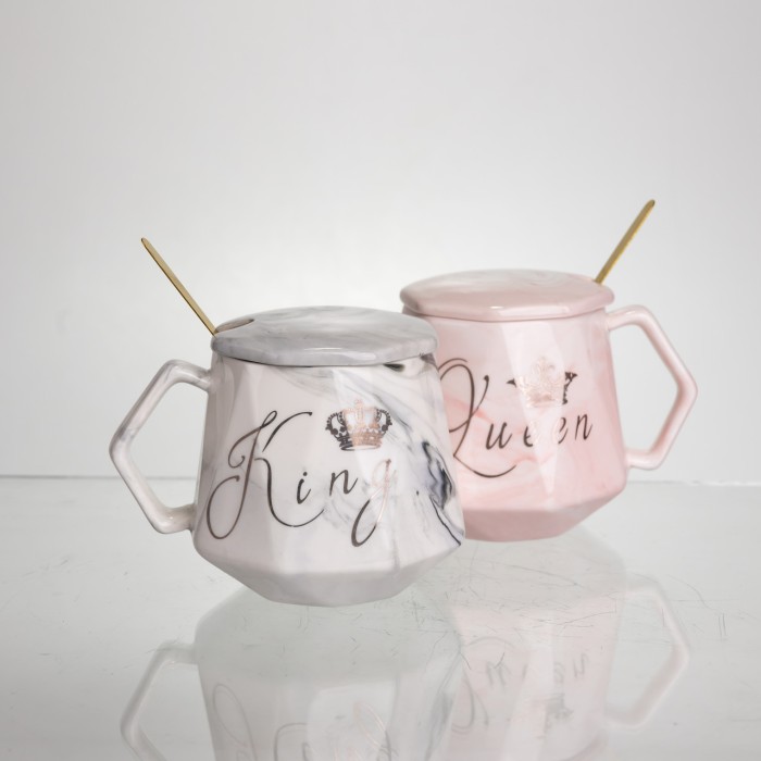 Набір парних порцелянових чашок Queen&King 2 (шт) по 400 (мл) чашки на подарунок із кришкою і ложкою Рожевий з блакитним FM-31 (54116)