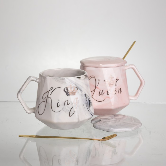 Набір парних порцелянових чашок Queen&King 2 (шт) по 400 (мл) чашки на подарунок із кришкою і ложкою Рожевий з блакитним FM-31 (54116)