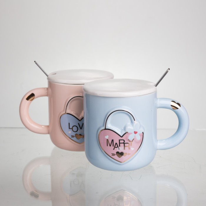 Набір парних порцелянових чашок із серцем 2 (шт) по 400 (мл) чашки на подарунок із кришкою та ложкою Рожевий з блакитним FM-32 (39146)