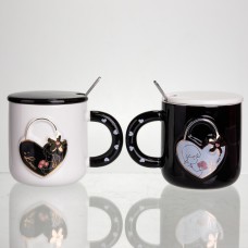 Набір парних порцелянових чашок із серцем 2 (шт) по 400 (мл) чашки на подарунок із кришкою та ложкою Чорний з білим FM-33 (83363)