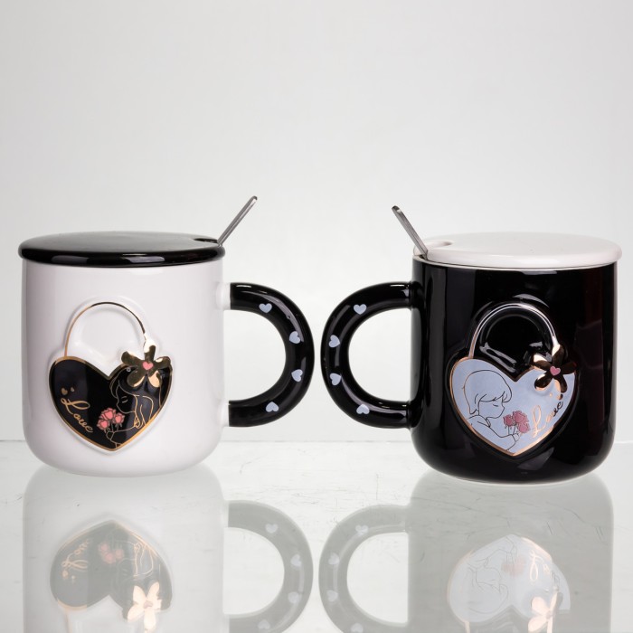 Набір парних порцелянових чашок із серцем 2 (шт) по 400 (мл) чашки на подарунок із кришкою та ложкою Чорний з білим FM-33 (83363)