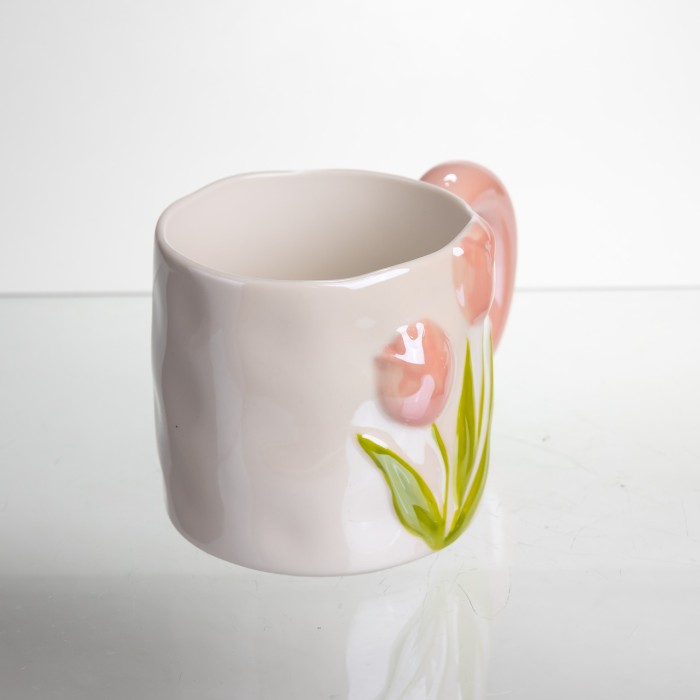 Новорічна порцелянова чашка для чаю та кави "Ніжний Тюльпан" з 3D-декором 400 мл, святкова кружка чашка на подарунок Рожевий FM-40A (74762)