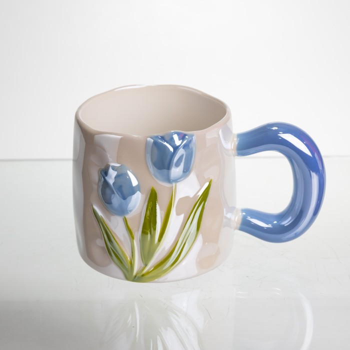 Новорічна порцелянова чашка для чаю та кави "Ніжний Тюльпан" з 3D-декором 400 мл, святкова кружка чашка на подарунок Блакитний FM-40D (81819)