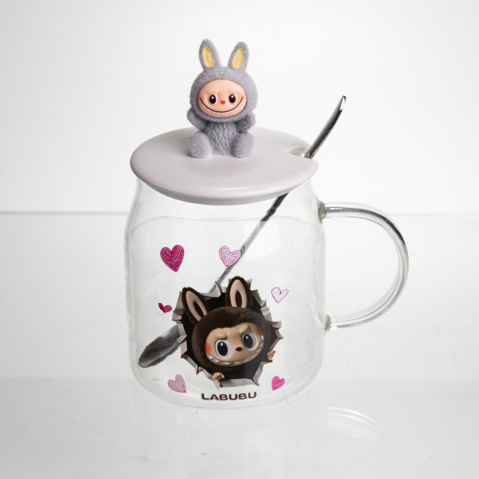 Новорічна велика скляна чашка "Лабубу" з кришкою та ложкою 600 мл, Святкова кружка чашка для дітей на подарунок Сірий FM-56A (18178)