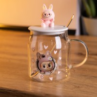 Новорічна велика скляна чашка "Лабубу" з кришкою та ложкою 600 мл, Святкова кружка чашка для дітей на подарунок Рожевий FM-56B (62116)