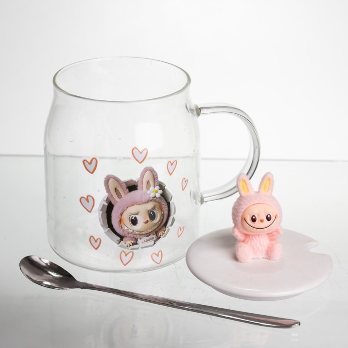 Новорічна велика скляна чашка "Лабубу" з кришкою та ложкою 600 мл, Святкова кружка чашка для дітей на подарунок Рожевий FM-56B (62116)