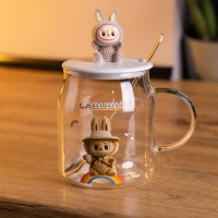 Новорічна велика скляна чашка "Лабубу" з кришкою та ложкою 600 мл, Святкова кружка чашка для дітей на подарунок Коричневий FM-56C (66533)
