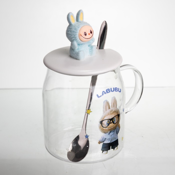 Новорічна велика скляна чашка "Лабубу" з кришкою та ложкою 600 мл, Святкова кружка чашка для дітей на подарунок Блакитний FM-56D (67026)
