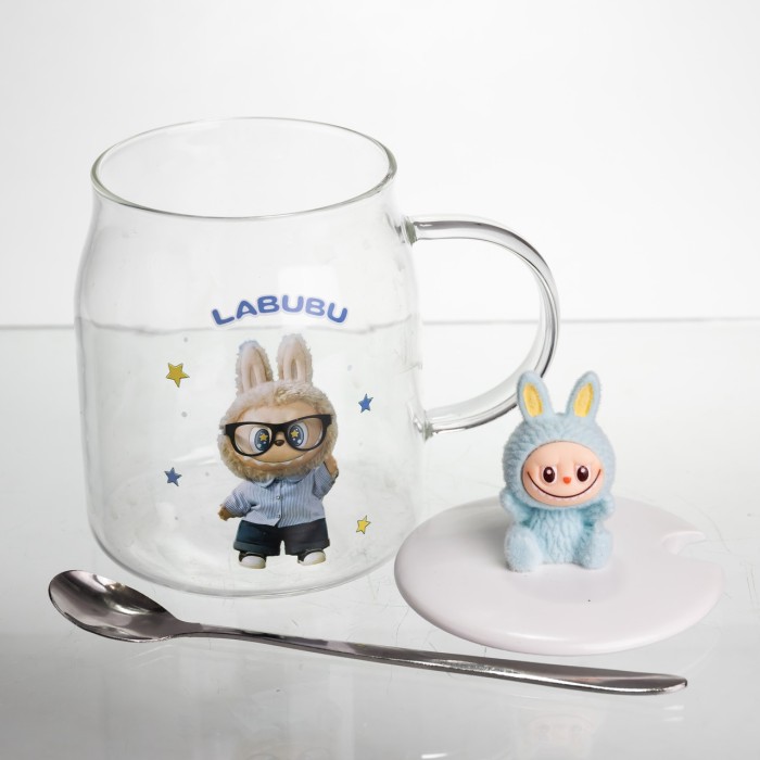 Новорічна велика скляна чашка "Лабубу" з кришкою та ложкою 600 мл, Святкова кружка чашка для дітей на подарунок Блакитний FM-56D (67026)