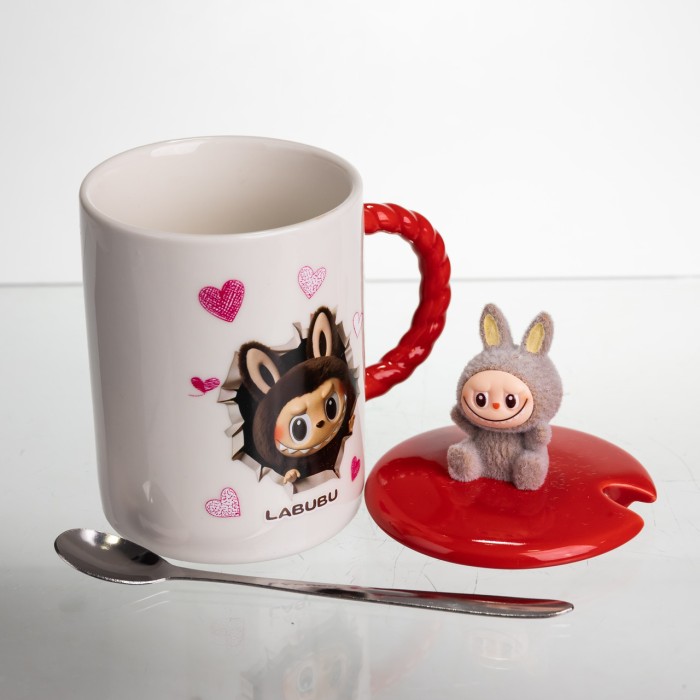 Кубок порцелянова з кришкою і ложкою Labubu 400 (мл) подарункова кружка прикольна чашка для дітей на подарунок Червоний FM-35D (82804)