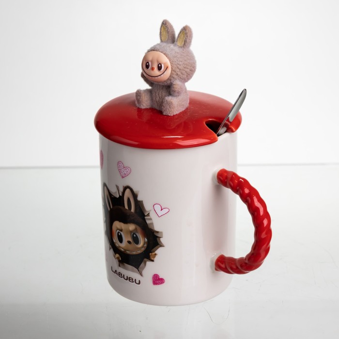 Кубок порцелянова з кришкою і ложкою Labubu 400 (мл) подарункова кружка прикольна чашка для дітей на подарунок Червоний FM-35D (82804)
