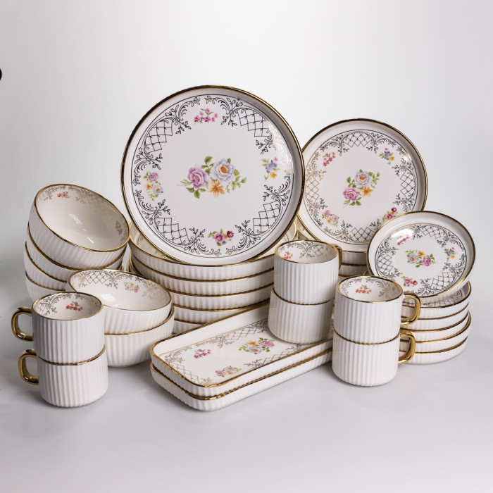 Столовий набір посуду тарілок і чашок 32 предмети на 6 персон «Золотий Кант» порцеляновий TH-32 (25488)