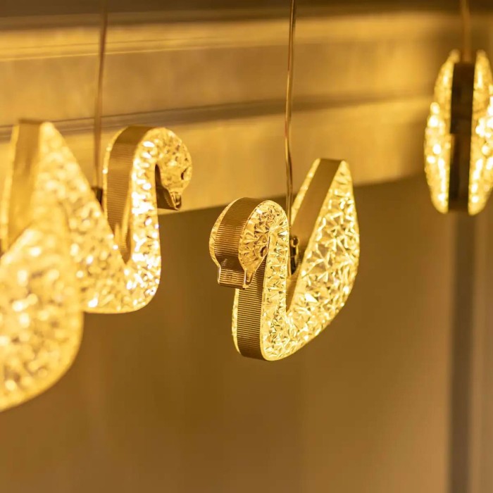 Гірлянда штора з фігурками Сваровскі 3 метри 6 ламп тепле жовте світло 6L3MSWA (14024)